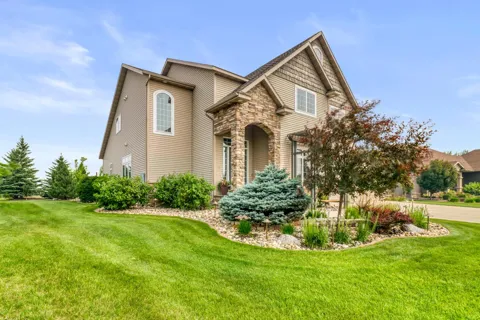 5827 Silverleaf Drive S