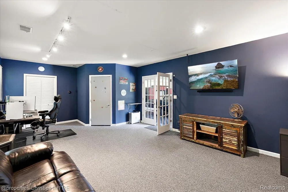1315 Maryland Highland Charter Township, MI 48380