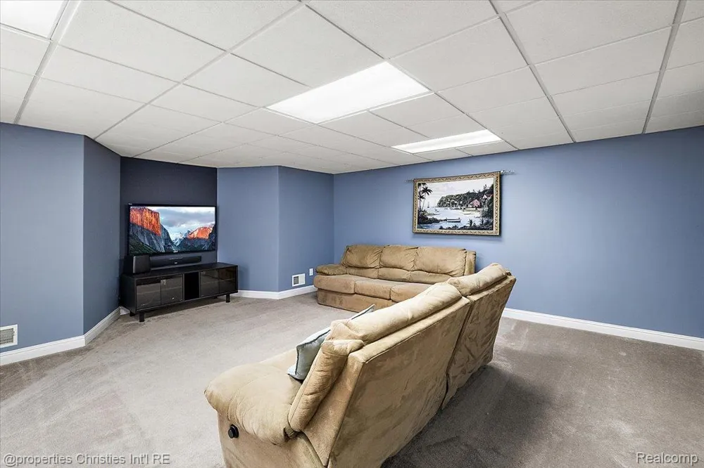 1315 Maryland Highland Charter Township, MI 48380