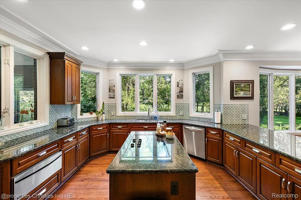 1315 Maryland Highland Charter Township, MI 48380