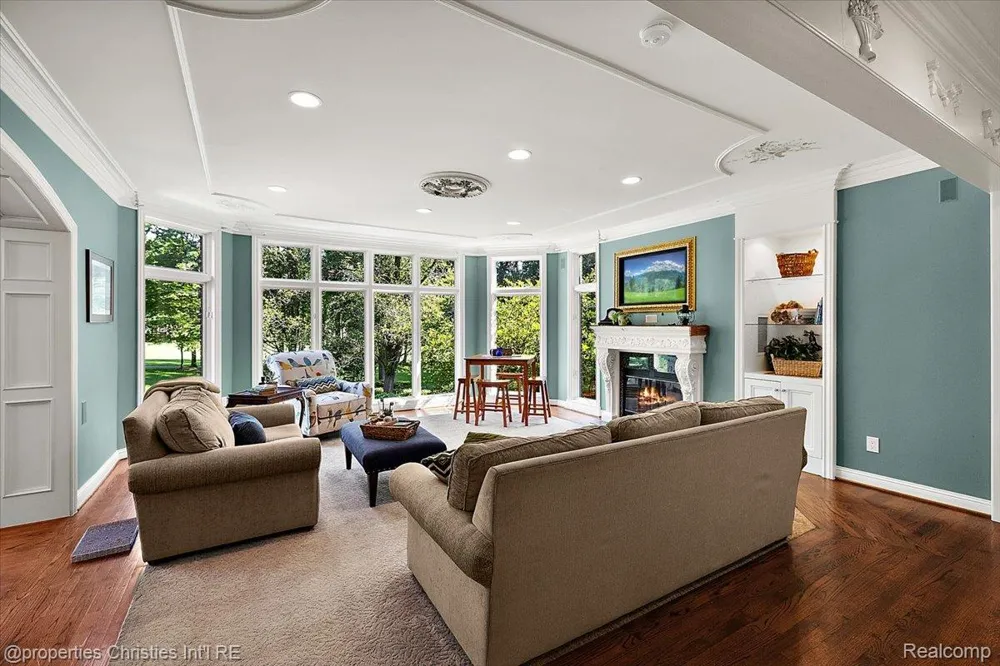 1315 Maryland Highland Charter Township, MI 48380