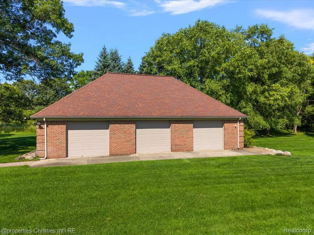 1315 Maryland Highland Charter Township, MI 48380