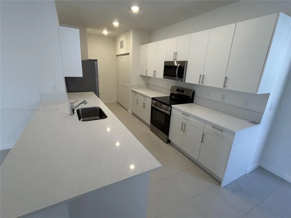 3000 Park Pl Dania Beach, FL 33312