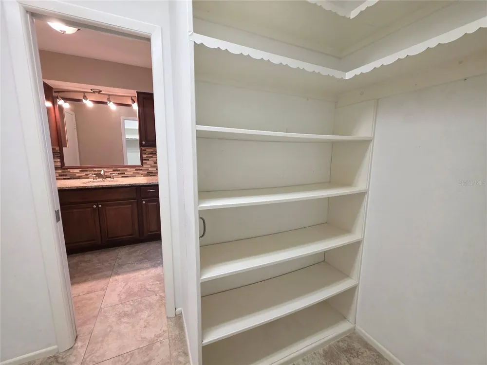352 PINE TREE ROAD Venice, FL 34293