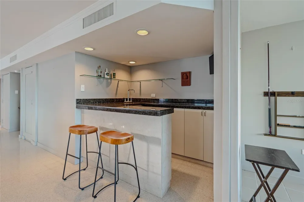 77 KINGS COURT #802 San Juan, PR 00911