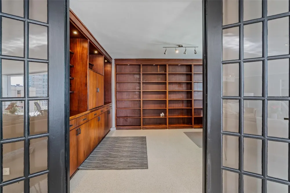 77 KINGS COURT #802 San Juan, PR 00911