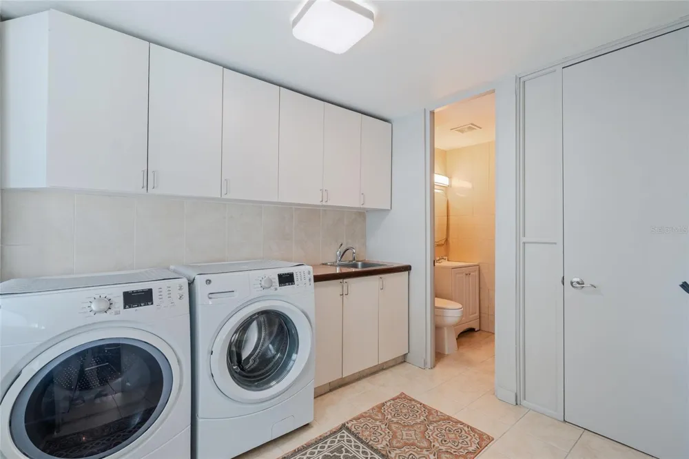 77 KINGS COURT #802 San Juan, PR 00911
