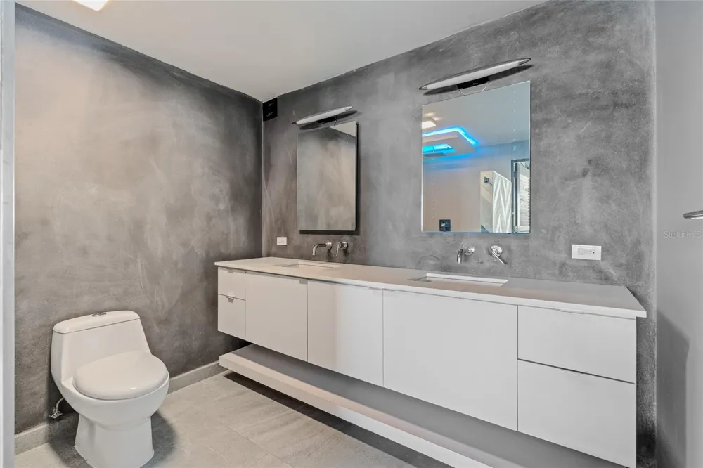 77 KINGS COURT #802 San Juan, PR 00911