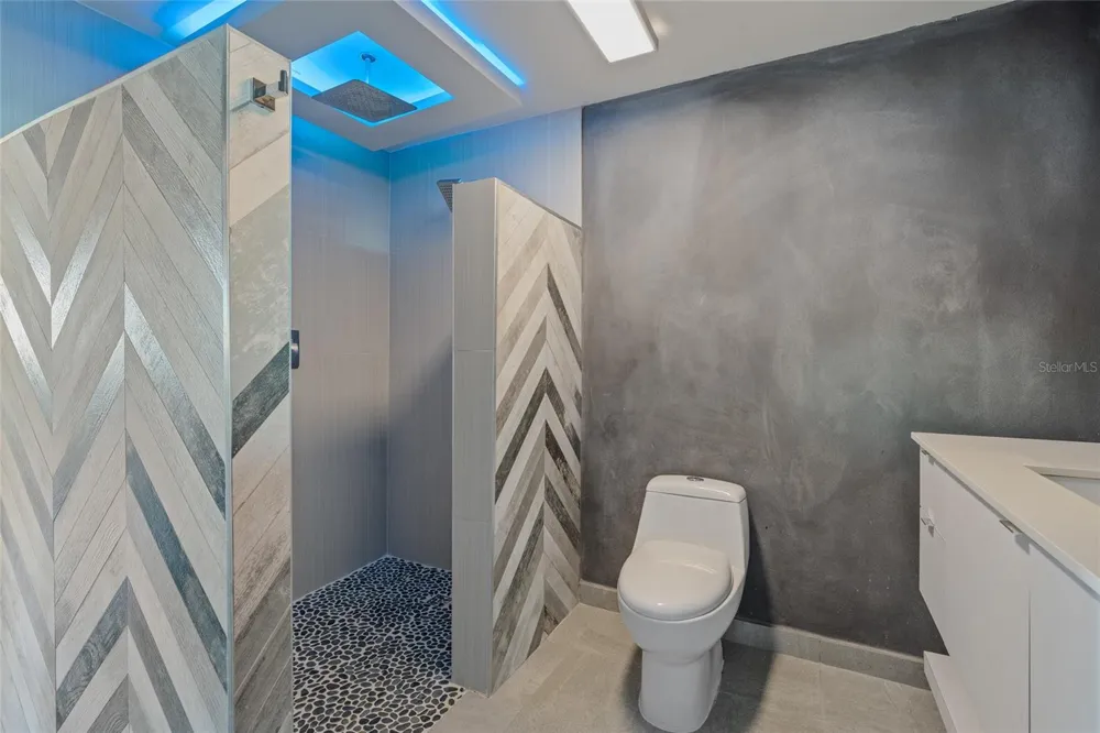 77 KINGS COURT #802 San Juan, PR 00911