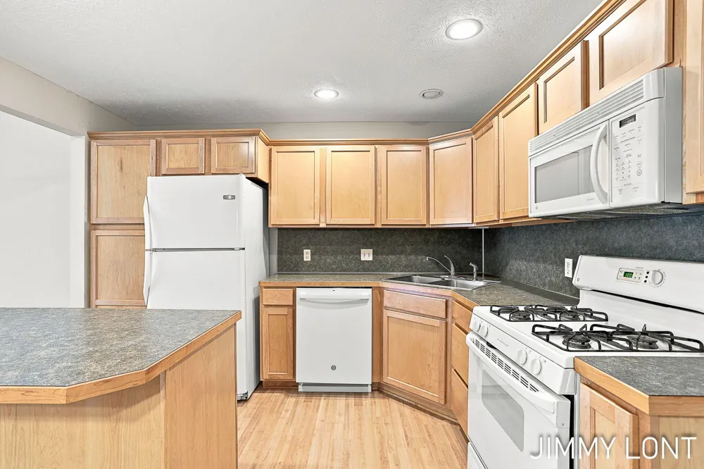 3074 W Crystal Waters Drive #8 Holland, MI 49424