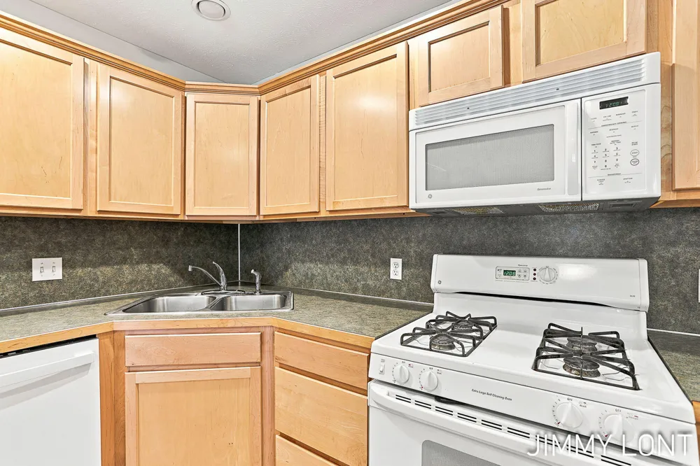 3074 W Crystal Waters Drive #8 Holland, MI 49424