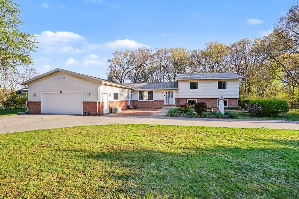 15378 Mcleans Spring Lake, MI 49456