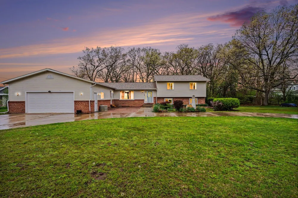 15378 Mcleans Spring Lake, MI 49456