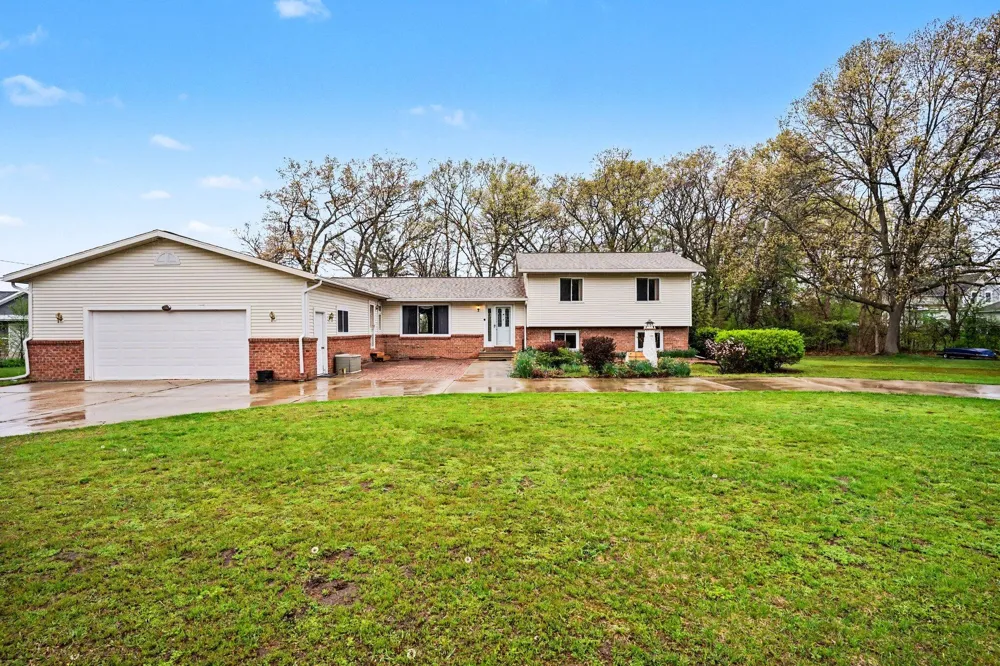15378 Mcleans Spring Lake, MI 49456
