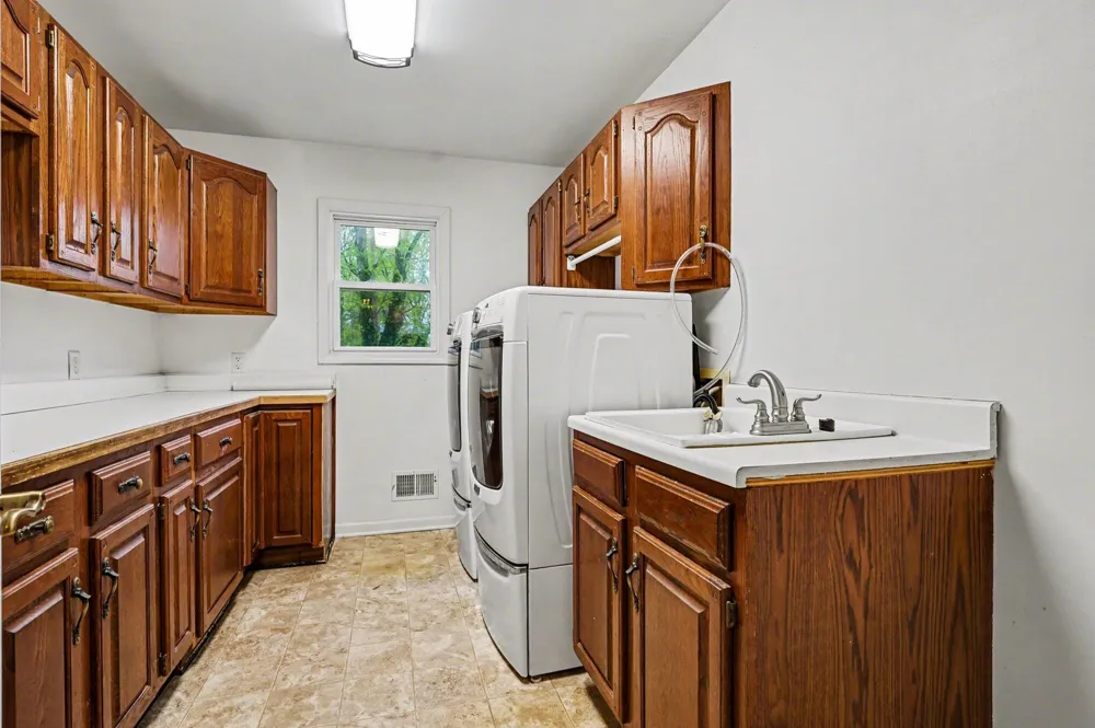 15378 Mcleans Spring Lake, MI 49456