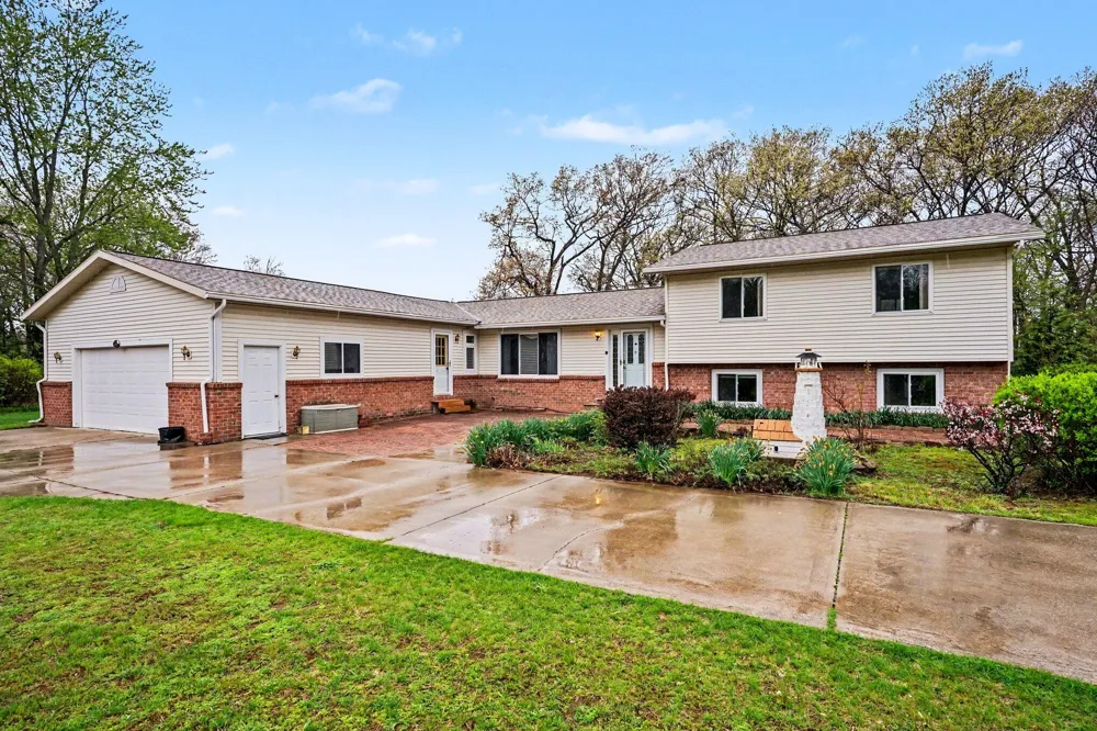 15378 Mcleans Spring Lake, MI 49456