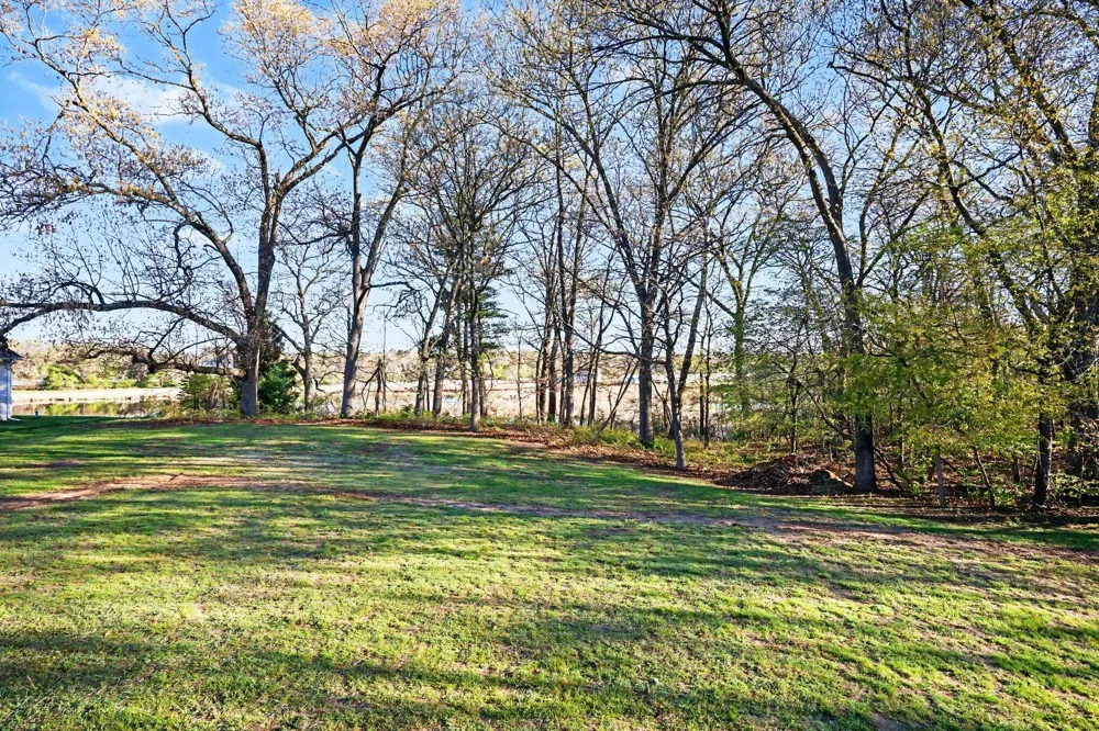 15378 Mcleans Spring Lake, MI 49456