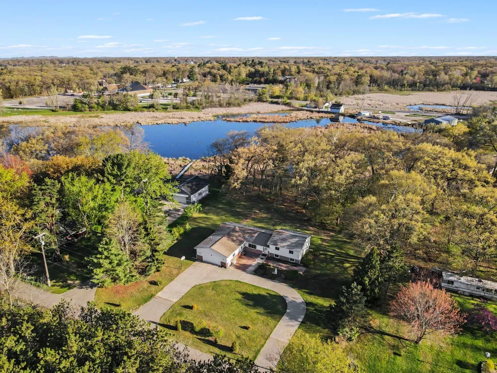 15378 Mcleans Spring Lake, MI 49456
