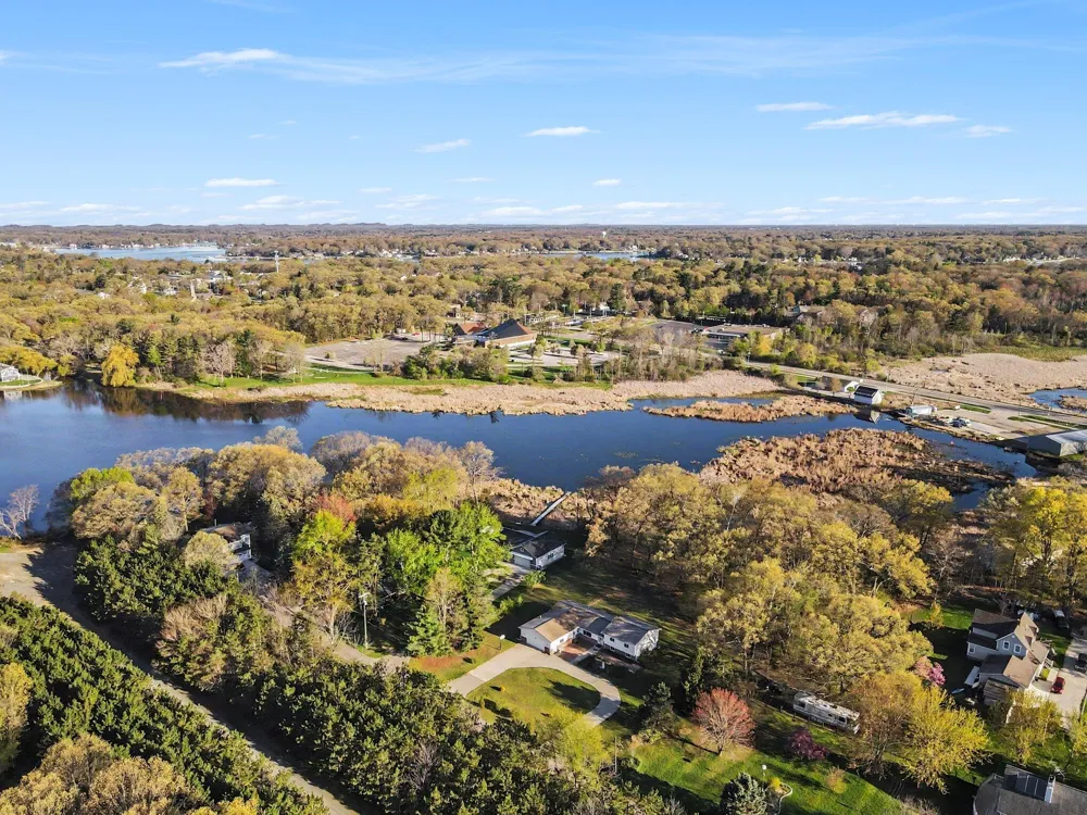 15378 Mcleans Spring Lake, MI 49456