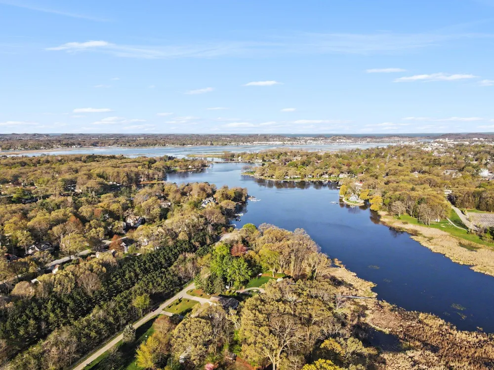 15378 Mcleans Spring Lake, MI 49456