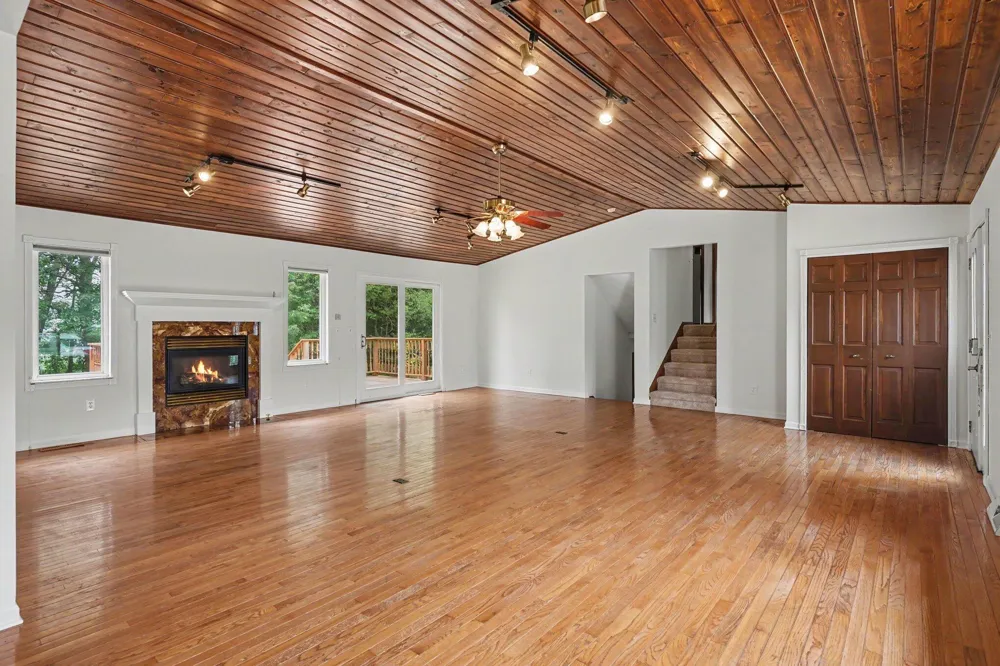 15378 Mcleans Spring Lake, MI 49456