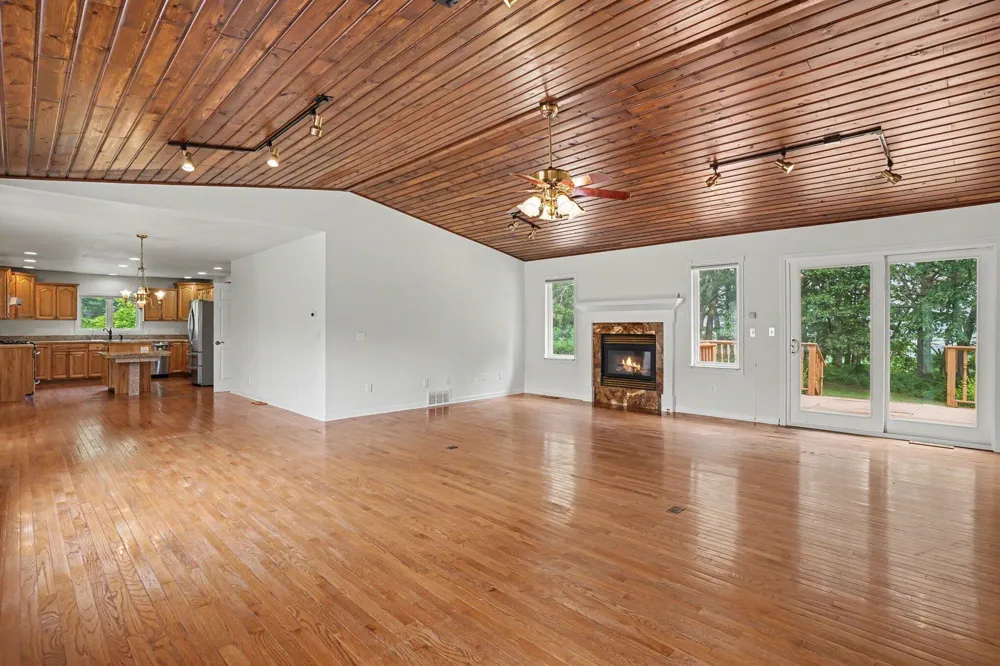 15378 Mcleans Spring Lake, MI 49456