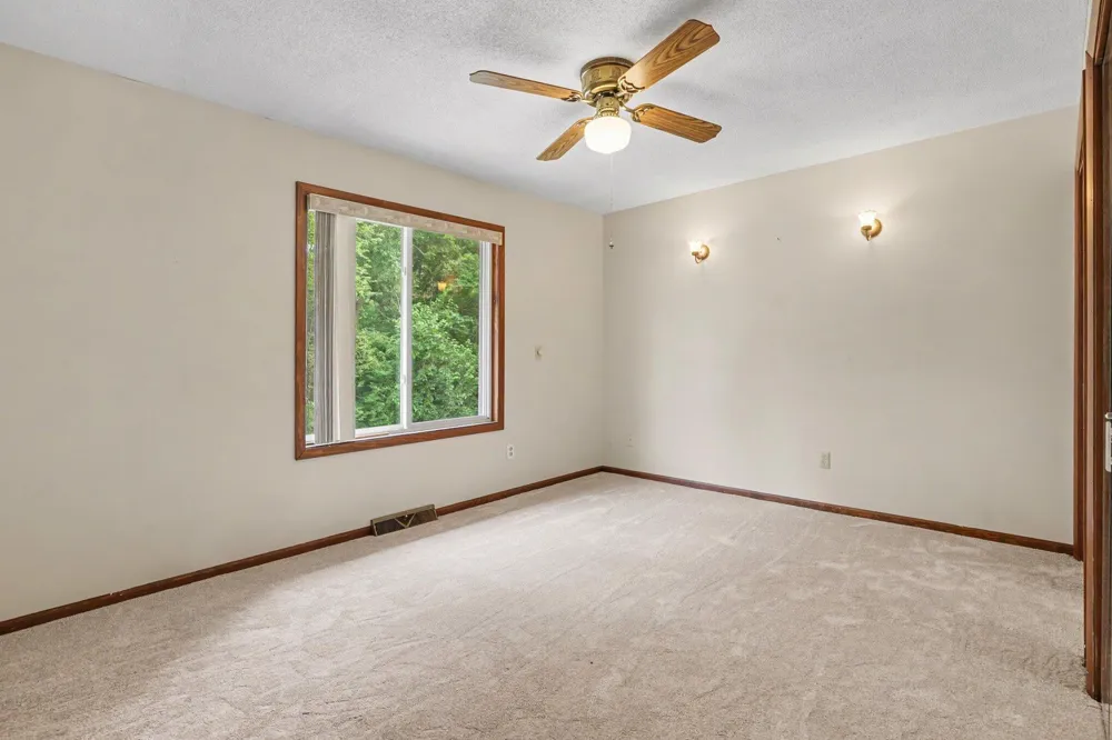 15378 Mcleans Spring Lake, MI 49456