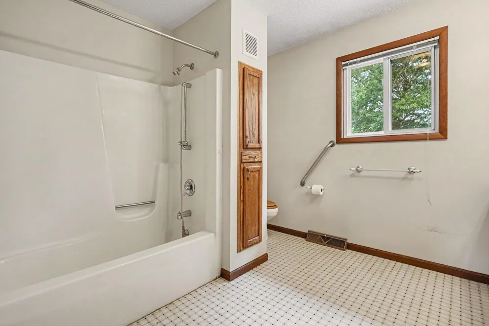 15378 Mcleans Spring Lake, MI 49456