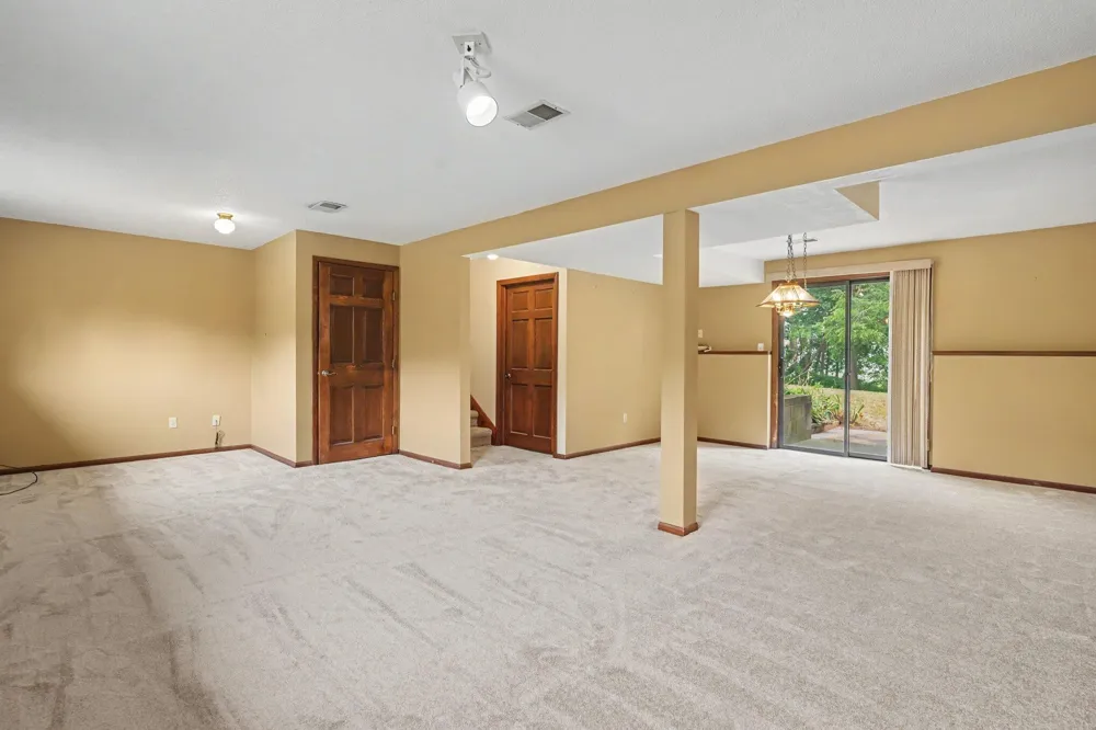 15378 Mcleans Spring Lake, MI 49456