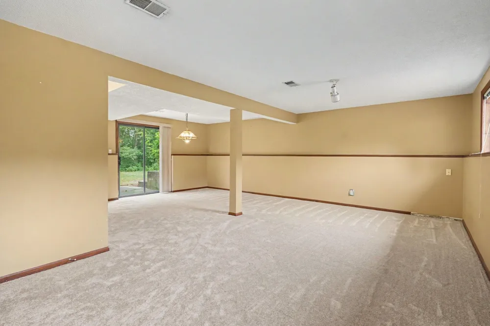 15378 Mcleans Spring Lake, MI 49456
