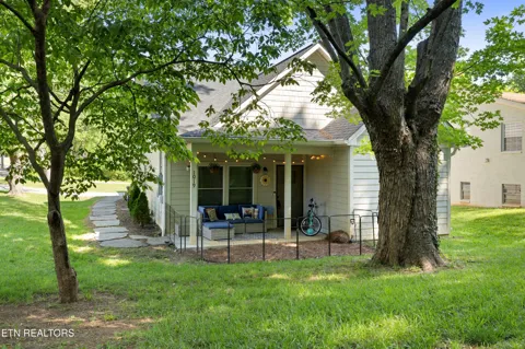 1019 Broyles Ave