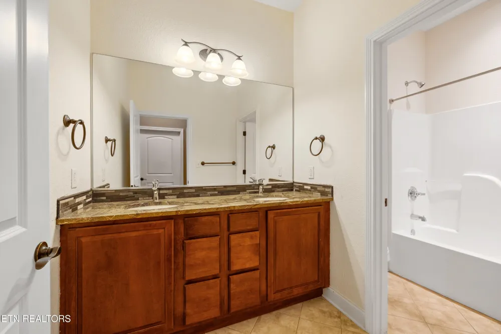 10033 Autumn Valley Lane Knoxville, TN 37922
