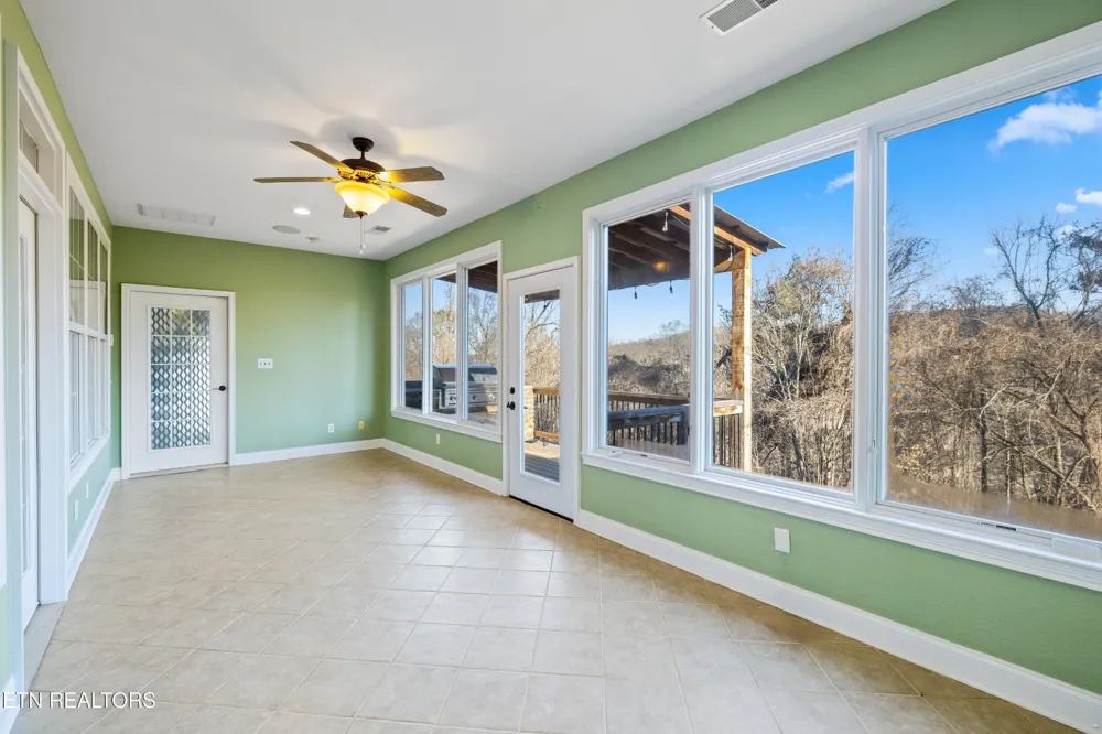 10033 Autumn Valley Lane Knoxville, TN 37922