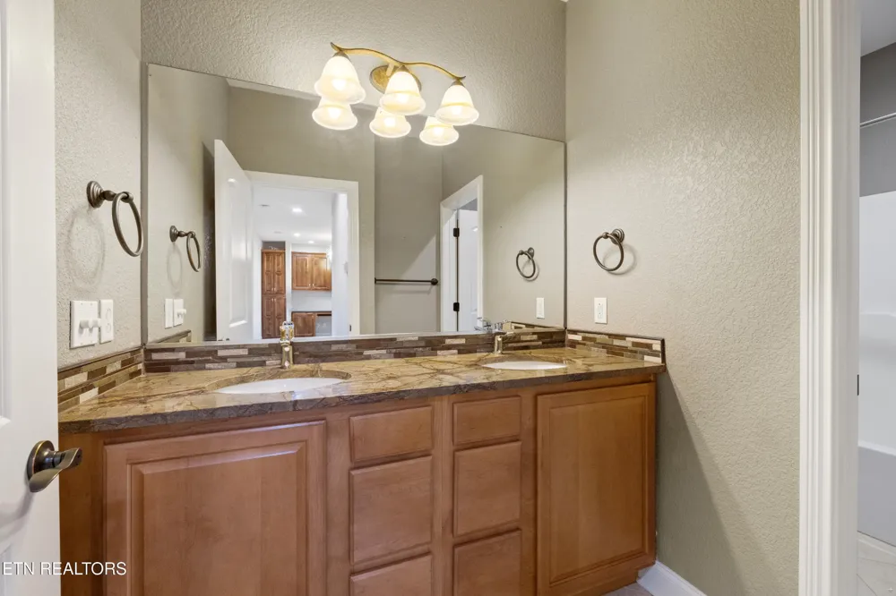 10033 Autumn Valley Lane Knoxville, TN 37922