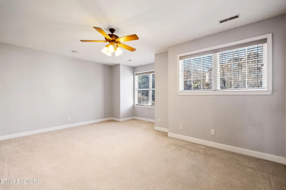 10033 Autumn Valley Lane Knoxville, TN 37922