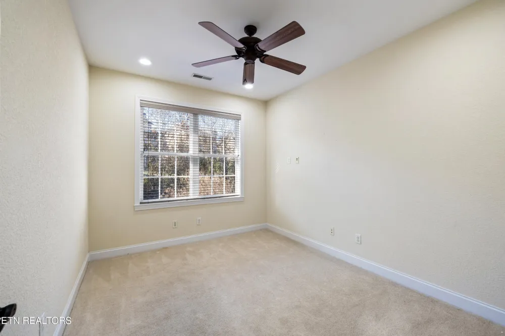 10033 Autumn Valley Lane Knoxville, TN 37922