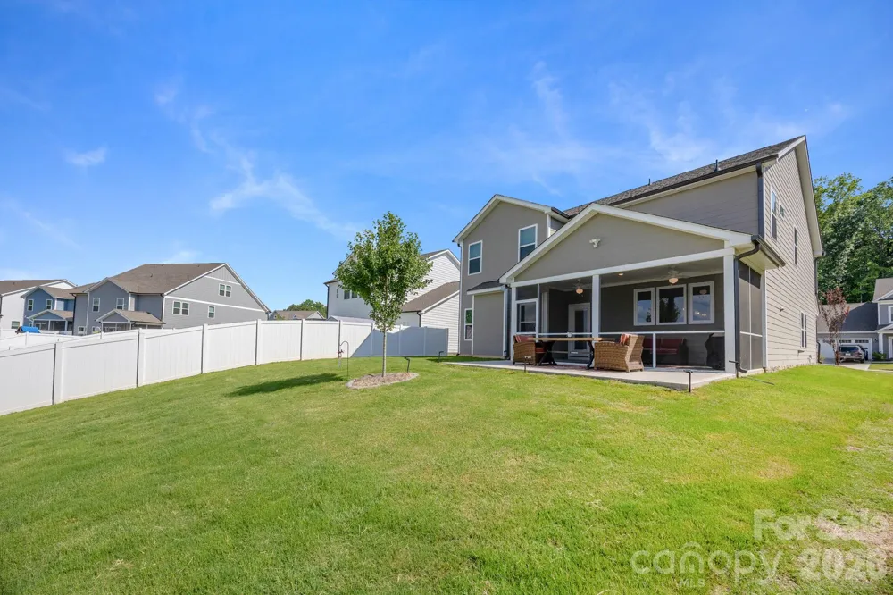 5080 Mooreland Oaks Way Mount Holly, NC 28120