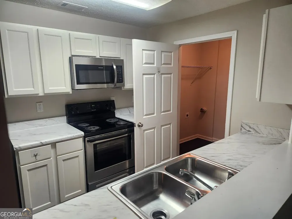 6202 Fairington Ridge CIR Lithonia, GA 30038