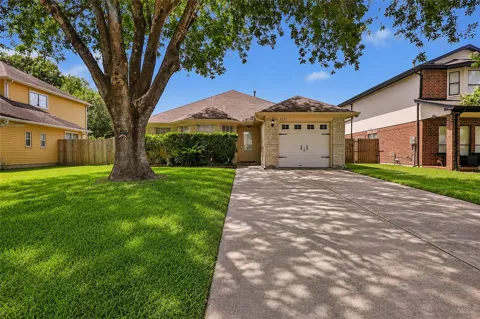 5519 Chisholm Trail