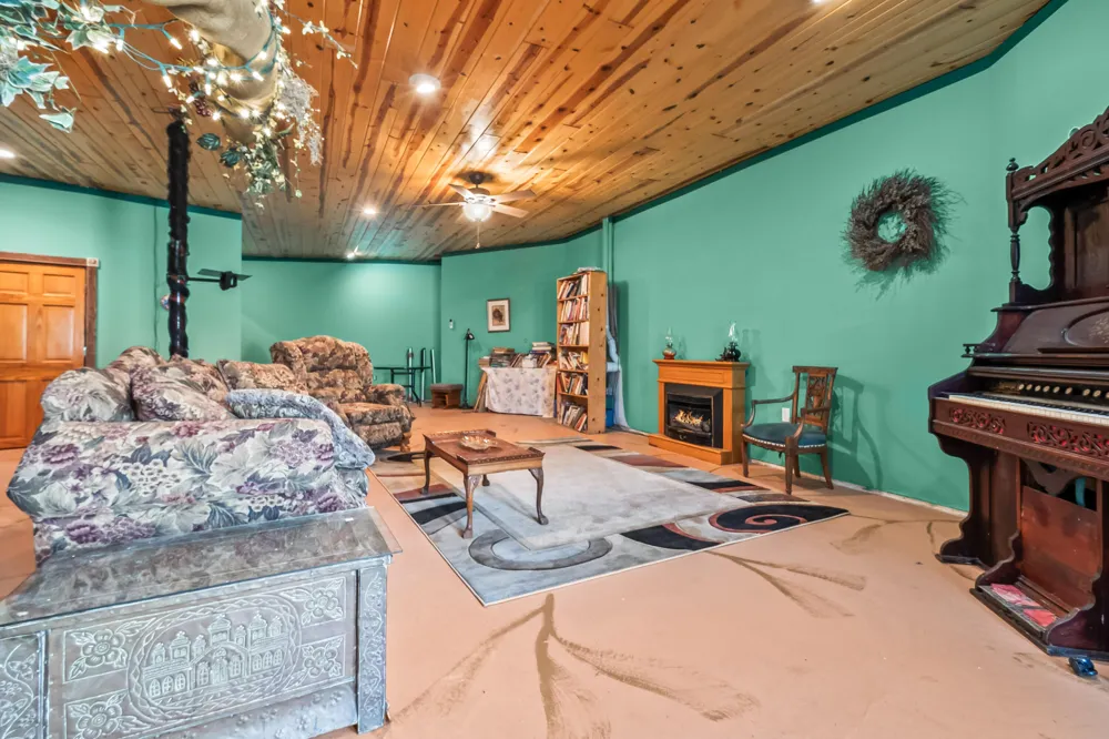 6180 S Hillsdale Road Cambria Township, MI 49242