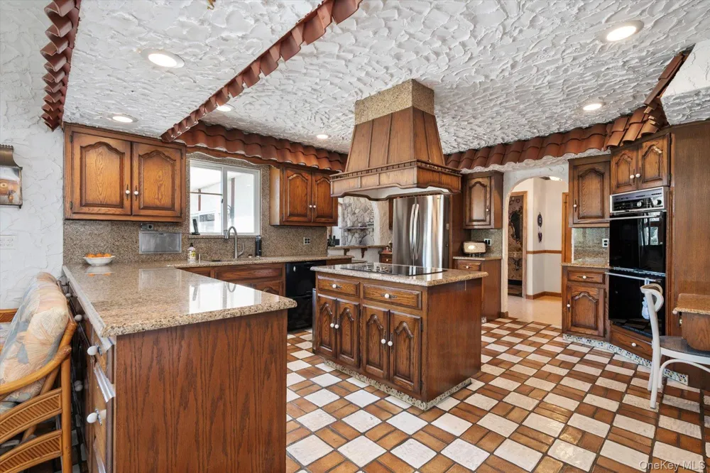 Address Not Shown Glen Head, NY 11545