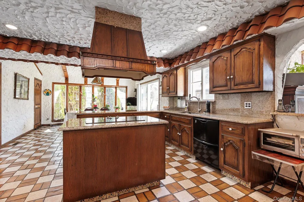 Address Not Shown Glen Head, NY 11545