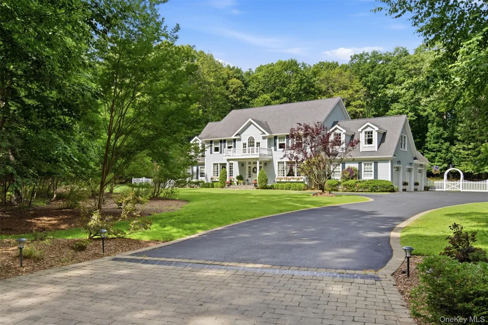 17 Forrest Drive Lloyd Neck, NY 11743