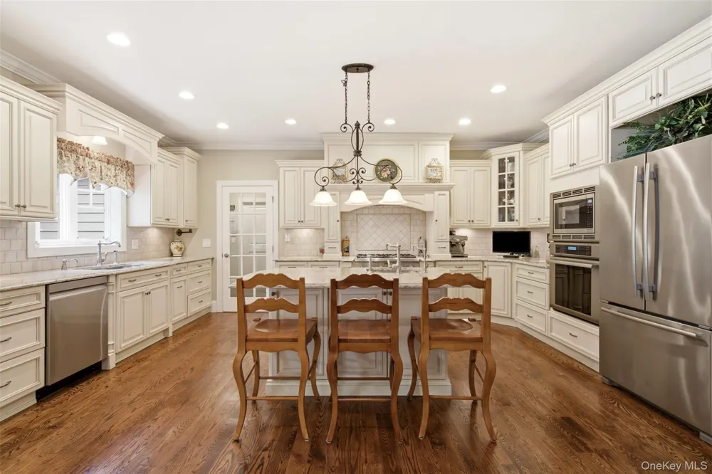 17 Forrest Drive Lloyd Neck, NY 11743