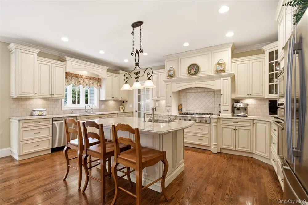 17 Forrest Drive Lloyd Neck, NY 11743