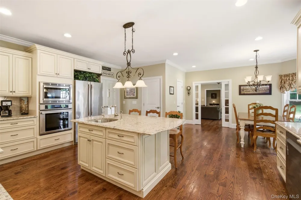 17 Forrest Drive Lloyd Neck, NY 11743