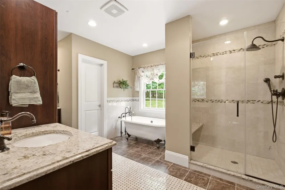 17 Forrest Drive Lloyd Neck, NY 11743
