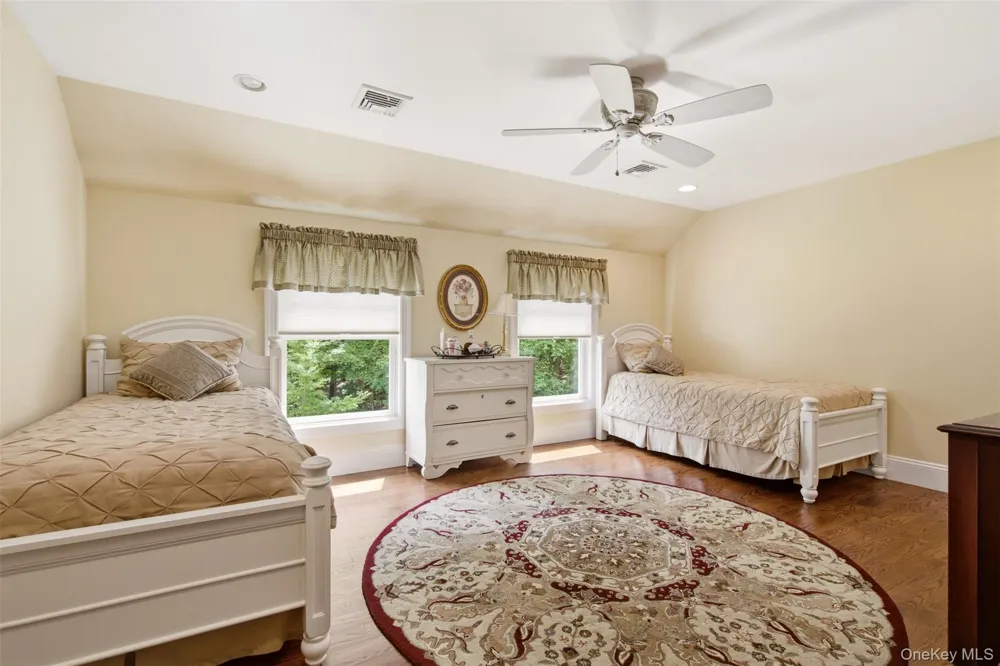 17 Forrest Drive Lloyd Neck, NY 11743