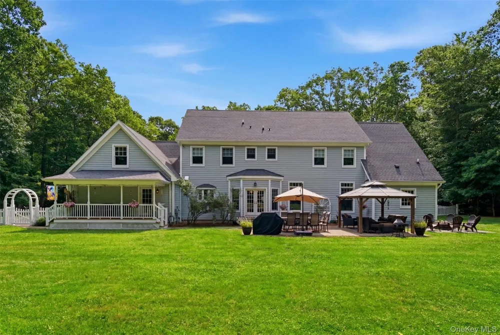 17 Forrest Drive Lloyd Neck, NY 11743