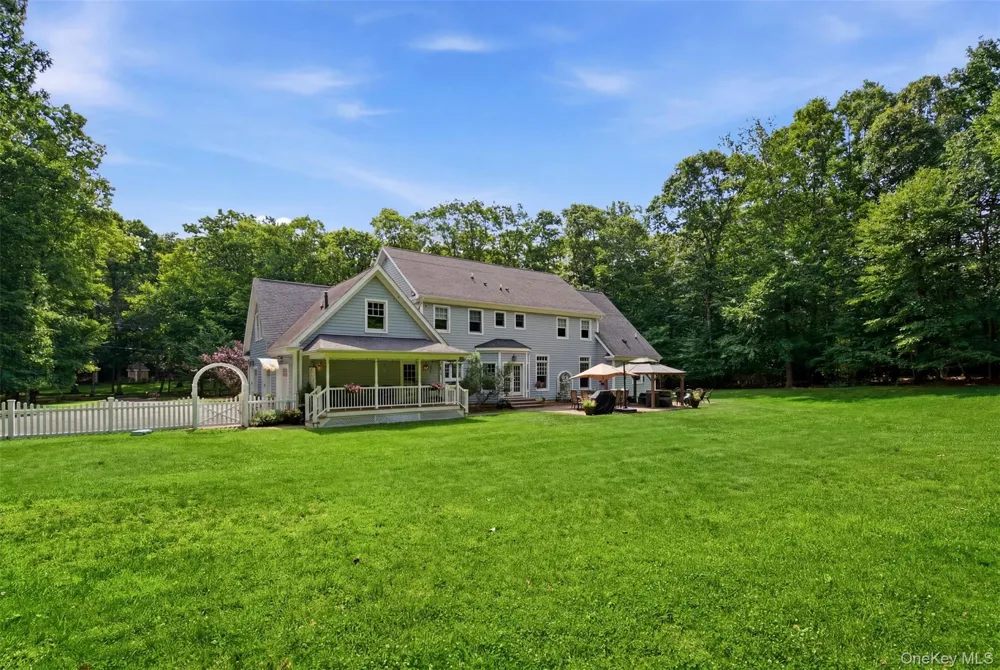 17 Forrest Drive Lloyd Neck, NY 11743
